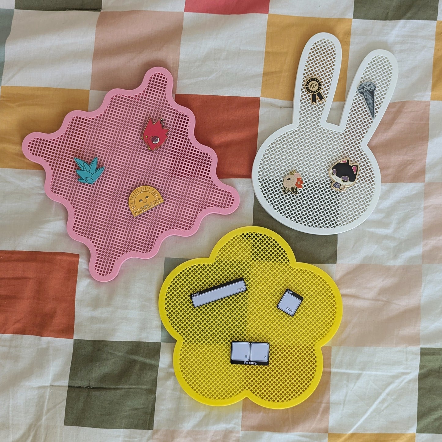3D Printed Squiggle Enamel Pinboard & Earring Display