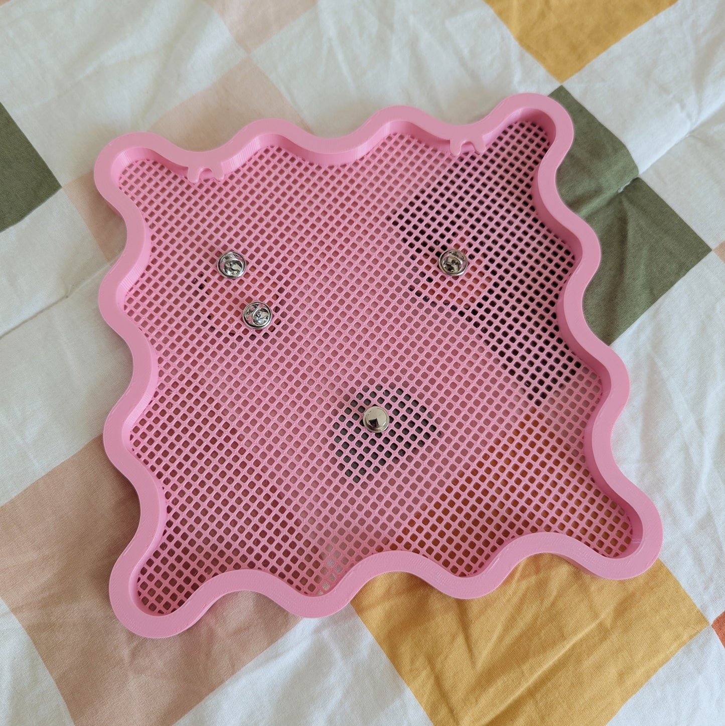 3D Printed Squiggle Enamel Pinboard & Earring Display