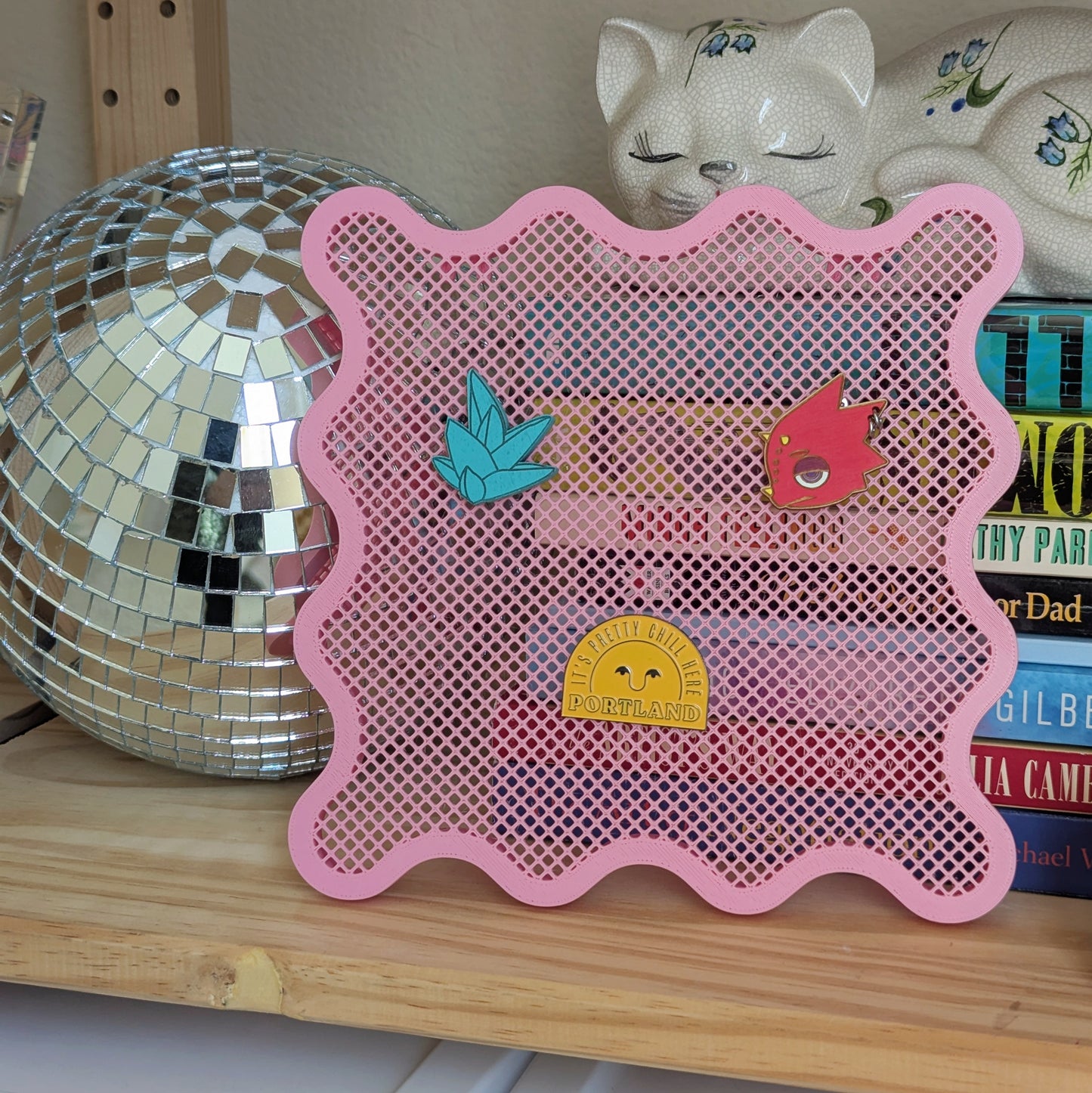 3D Printed Squiggle Enamel Pinboard & Earring Display